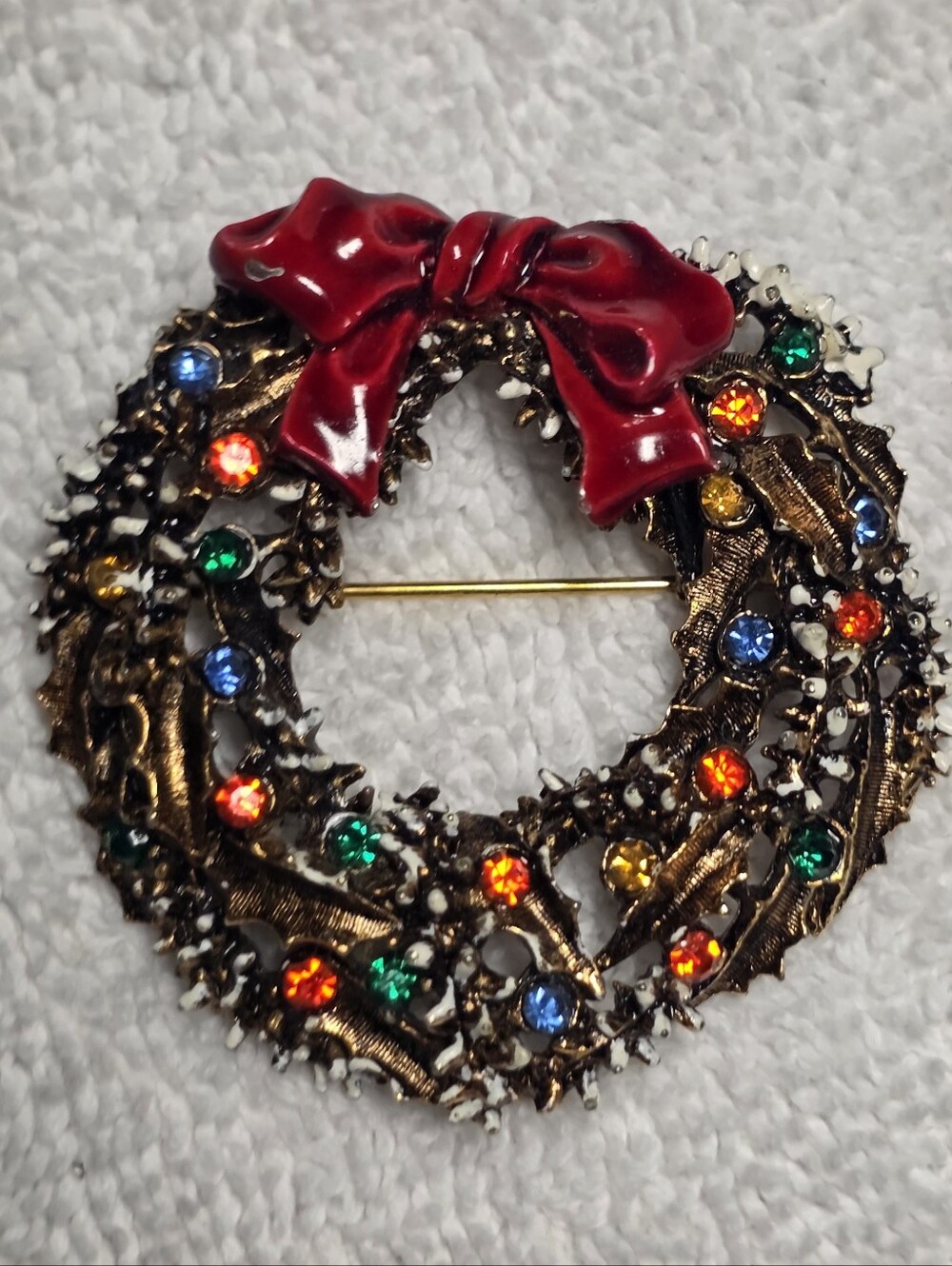 Vintage ART Signed Christmas Wreath Brooch, Mid Century Art Mode Rhinestone